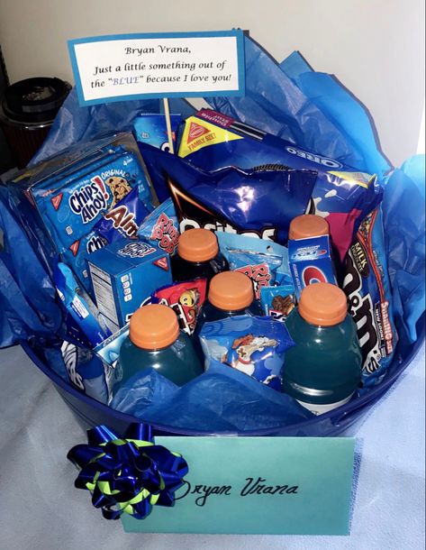 A thoughtful gift to give a significant orher our of the blue to remind rhem you are thinking about them. Something Out Of The Blue Gift Ideas, Basket Of Blue Things, Cute Presents For Boyfriend Basket, Gift Basket Ideas Blue Theme, Gifts By Color, Colorful Gift Basket Ideas, Blue Basket Gifts, Birthday Gift Basket Ideas For Him, Blue Gifts For Best Friend