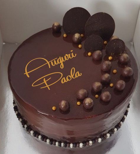 1kg Chocolate Cake Design, Chocolate Mouse Cake Design, Chocolate Cake Design Ideas Simple, Simple Chocolate Cake Decoration, Easy Chocolate Cake Decoration, Chocolate Birthday Cake Decoration, Chocolate Bar Cakes, Chocolate Truffle Cake, Birthday Cake Decorating Ideas