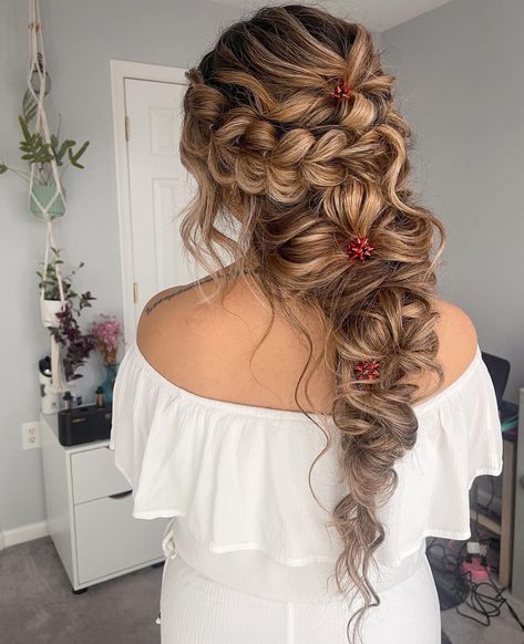 christmas hairstyles for long hair Christmas Updo, Christmas Hairstyles For Long Hair, Christmas Hairstyles, Holiday Hairstyles, Pretty Christmas, Hairstyles For Long Hair, Holiday Spirit, Hair Inspo, Light Up