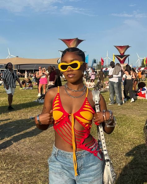 summer motto: enjoy life to the fullest✌🏾 . . . festival outfit. summer party outfit. trendy sunglasses. yellow sunglasses. ripped outfit. ripped top. distressed fashion. distressed top. color block outfit. #festivalseason #festivaloutfit #festivaloutfits #festivaloutfitideas #festivaloutfitinspo #blackgirlfashion #colorblockoutfit #summeroutfit #summeroutfits #summeroutfitideas #explore #explorepage #fingerwave #fingerwaves #trendyfashion #trendyoutfits #trendyoutfit #streetstyle #streetwe... Jamaican Concert Outfit, Festival Outfits Black Women, Ripped Outfit, Festival Outfit Summer, Black Festival Outfit, Distressed Fashion, Ripped Top, Sunglasses Yellow, Yellow Sunglasses