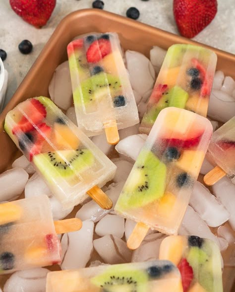 Refreshing Coconut Water Fruit Popsicles | Low Calorie Healthy Summer Snack Kiwi Mojito, Coconut Water Popsicles, Fruit Popsicle Recipes, Homemade Fruit Popsicles, Frozen Popsicles, Homemade Ice Pops, Healthy Summer Treats, Frozen Yogurt Bites, Boozy Popsicles