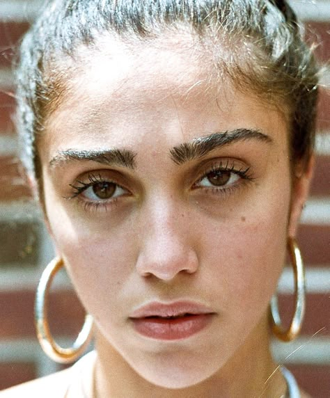 Lourdes Leon                                                                                                                                                     More Madonna Daughter, Style Crush, Material Girls, Silver Hair, Beauty Inspiration, Pretty Face, Madonna, Character Inspiration, Eyebrows