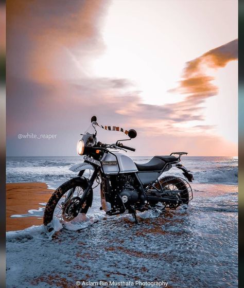 Royal Enfield Hd Wallpapers, Adventure Motorcycle Gear, Himalayan Royal Enfield, Adventure Bike Motorcycles, Royal Enfield Wallpapers, Royal Enfield Himalayan, Royal Enfield Accessories, Enfield Bike, Enfield Himalayan