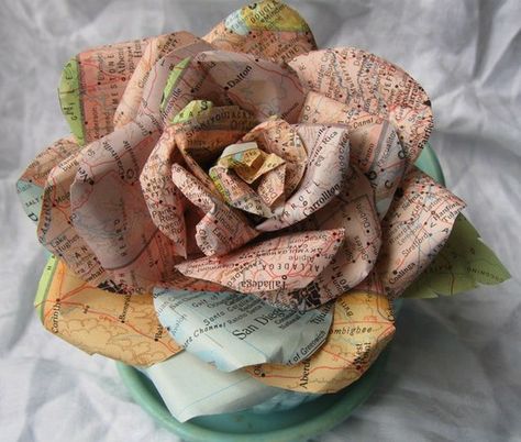 handmade paper rose ... upcycled maps ... my idea: if the map isn't a pretty color, lightly stain it with watercolor wash or "age" it with coffee stain ... Map Crafts, Repurposed Art, Map Paper, Paper Rose, Old Maps, Crafty Craft, Paper Roses, Paper Projects, Vintage Map