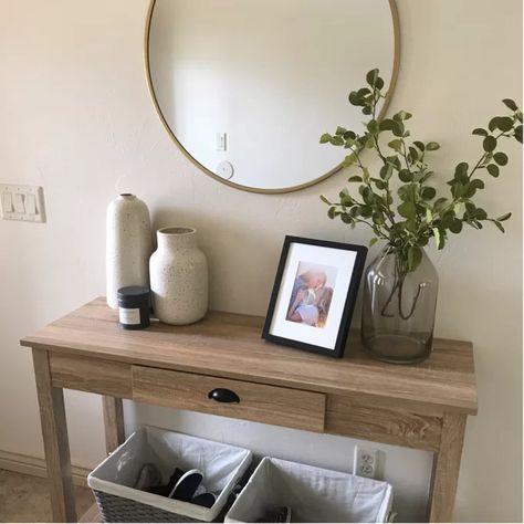 Entry Console Table, Entryway Table Decor, Cottage Style Kitchen, Vintage Porch, Console Table Decorating, Country Cottage Style, Entry Table, Entryway Decor, Cottage Style