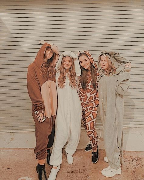 To Speak Or To Die, Bff Pics, Annie Grace, Big Little Reveal, Sorority Life, Bestie Goals, Crazy Things To Do With Friends, Best Friend Goals, Friend Photoshoot