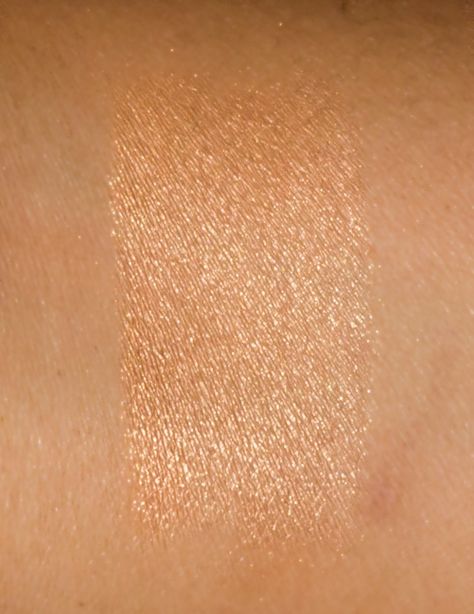 MAC Amber Lights eyeshadow swatch on NC43 skin tone, medium dark skin tone, Bengali/Indian skin tone. Light Tan Skin Tone, Mixed Skin Tone, Caramel Skin Color, Light Brown Skin Tone, Caramel Skin Tone, Light Tan Skin, Manifesting Life, Eyeshadow Swatches, Caramel Skin