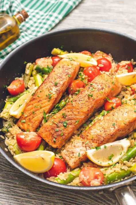 Lemon Salmon Orzo Skillet One Pot Salmon, Salmon Orzo, Pasta Asparagus, Orzo Skillet, Salmon Skillet, Dinners Under 500 Calories, Orzo Dishes, College Food, Fresh Salmon