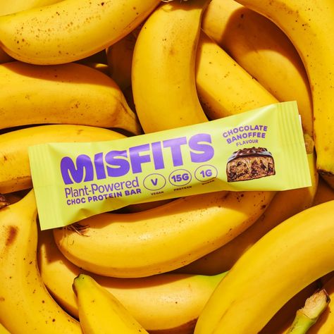 Misfits - Koto Studio Typography Ads, Food Typography, Date Bars, Snack Brands, Building Brand, Cereal Bar, Cool Packaging, Branding Design Packaging, Food Concept