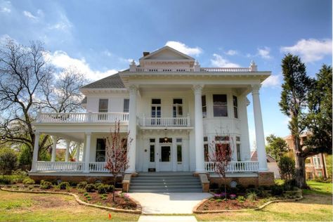 Colonial Revival House Exterior, Historic Home Renovation, Colonial Revival House, Traditional Exterior, Se Asia, Colonial Revival, Colonial House, Historic Home, Neoclassical