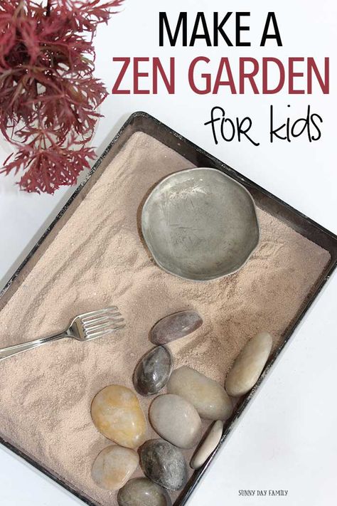 Diy Zen Garden Mini, Diy Zen Garden, Jardin Zen Miniature, Garden For Kids, Desktop Zen Garden, Garden Crafts For Kids, Miniature Zen Garden, Japanese Rock Garden, Tattoo Plant