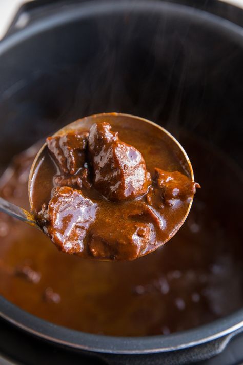 Instant Pot Chili Colorado, Crock Pot Chile, Instant Pot Chile, Chili Colorado Recipe, Tender Beef Stew, Chili Colorado, Instant Pot Chili, Chile Colorado, Colorado Food