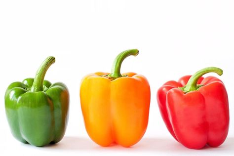 Difference Between Red, Yellow & Green Bell Peppers Bell Pepper Colors, Bell Pepper Seeds, Orange Dinner, Tacos Mexicanos, Stuffed Peppers Healthy, Vegetable Scraps, Yellow Things, Orange Peppers, Green Peppers