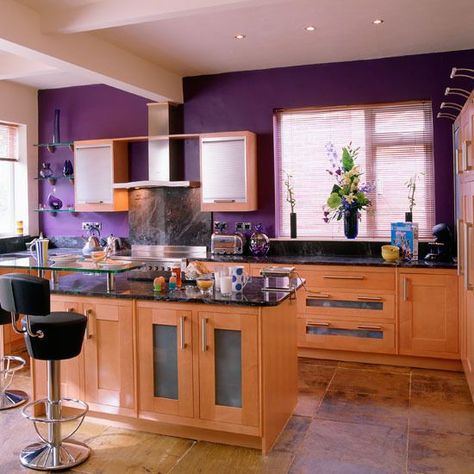 7 Ways To Use Pantone® Color Of The Year Ultra Violet In Your Kitchen | Stock Cabinet Express Purple Kitchen Walls, Purple Kitchen Cabinets, Small Kitchen Colors, Deco Violet, Small Farmhouse Kitchen, Kitchen Colour Combination, Purple Kitchen, Kitchen Design Color, Kitchen Wall Colors