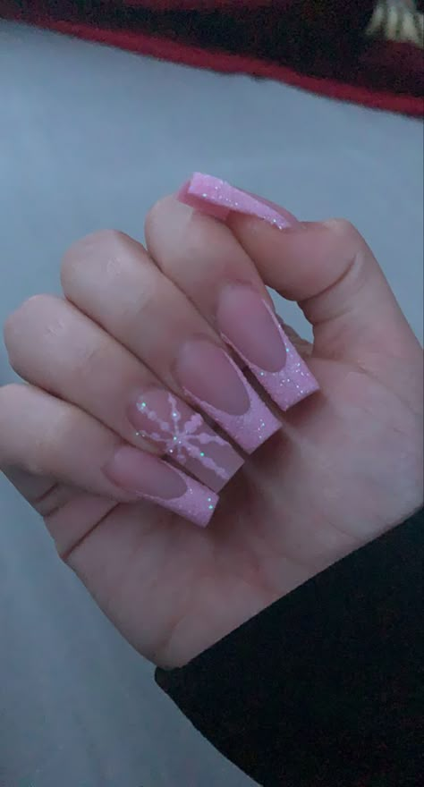 Pink Glitter Nails Christmas, Pink French Tip Nails With Snowflake, Pink Sweater Nails Acrylic, Pink Nails Snowflakes, Short Coffin Acrylic Nails Christmas, Textured Glitter Nails, Pink Snowflakes Nails, Pink French Tips With Snowflakes, Sugared Nail Design