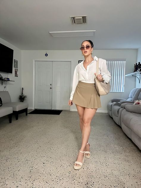 Beige Wedges Outfits, White Wedges Outfit, Wedges Outfit Dressy, Beige Skirt Outfit, Wedge Outfit, Skirt Outfit Inspiration, Wedges Outfit, Trendy Outfits Inspiration, Beige Purse