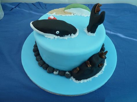 Zach's 6th Birthday cake - the Snail and the Whale, of course! Snail And The Whale Birthday Party, Snail And The Whale Cake, Snail And The Whale Birthday Cake, Snail And Whale Cake, Whale Cake Ideas, Blue Whale Cake, Whale Birthday Cake, Snail Cake, Whale Cakes