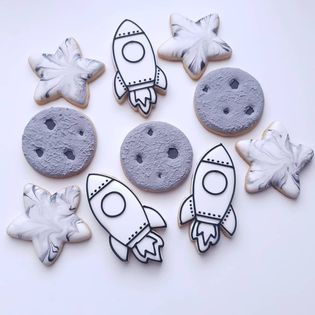 The Cookie Chef SA - "I'm a space bound rocket ship and your hearts the moon" 🌑 🌟 A set of space themed cookies • • • Cookie - Vanilla flavored cookie Flavours - cotton candy flavor frosting by @flavournationsa • • • #dessert #desserts #sweet #delicious #tasty #foodpics #sweettooth #baking #baker #cookies #royalicing #royalicingcookies #themedbaking #customcookies #halaal #halaalbaking #themedcookie #decoratedcookies #cookiedecorating #cookieart #marblestars #sacookiecommunity #space #outerspace #spacetheme #rockets #stars #moon #spacethemedbirthday | Facebook Cookie Flavours, Cotton Candy Flavoring, Themed Cookies, Alien Spaceship, Cookie Flavors, Vanilla Cookies, Stars Moon, Baby Themes, Rocket Ship