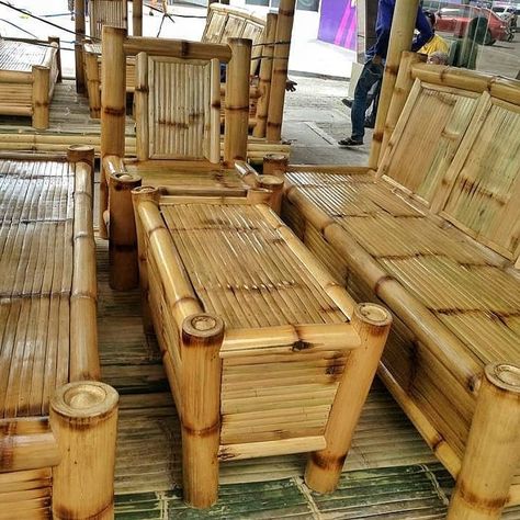 Sala Set, Bamboo Furniture Diy, Bamboo Furniture Design, Diy Bamboo, Bamboo Building, Bamboo Sofa, Bamboo House Design, Bamboo Structure, Hot Tub Garden