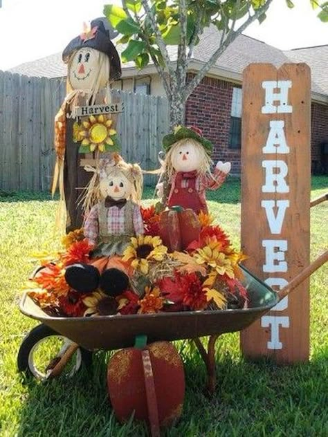 Improve your curb appeal for autumn with these creative fall yard decorations. From hay bale displays to DIY pumpkin outdoor fall decor ideas, there are plenty of fun fall decorations for your yard to choose from. Wheelbarrow Decor, Fall Yard Decor, Outdoor Fall Decor Ideas, Fall Garden Decor, Autumn Blessings, Happy Harvest, Halloween Garden, Fall Deco, Fall Outdoor Decor