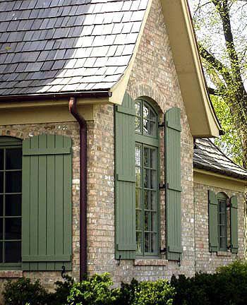 Shutters Do's and Don'ts for Instant Curb Appeal - She Holds Dearly Faux Cedar Shake Roof, Blonde Brick Exterior Color Schemes, Homestead Exterior, Classic Shutters, Shutter Ideas, Arts And Crafts Style Homes, Accessible House, Nashville House, Shutter Colors