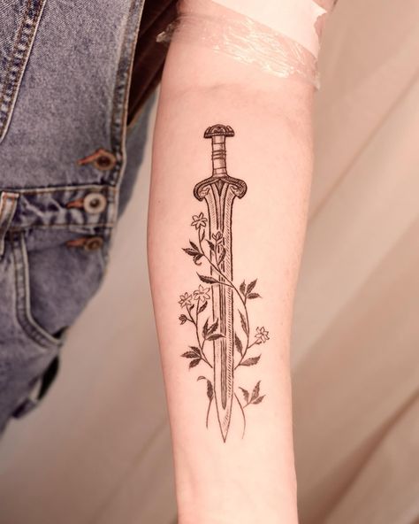 Lunar Feline & Éowyn’s Sword 🗡️ 🌝 Thank you Sarah for coming in and getting this design! I’m glad the Lynx has found a home ☺️ I’m also super happy to see how well Éowyn’s sword healed up! #middleagestyle #goldcoasttattoo #brisbanetattoo #brisbanetattooartist #goldcoasttattooartist #medievaltapestry #knight #knighttattoo #animaltattoo #dog #dogtattoo #lotrtattoo #lotrart #emiscape #bg3 #cosplay #highfantasy #fantasy #lynx #lynxtattoo #darkfantasy #etching #renfaire #artistsguild #eowyn #eo... Lady Of The Lake Tattoo, I Am No Man Tattoo, Eowyn Tattoo, Bg3 Cosplay, Zuko Tattoo, Brisbane Tattoo, I Am No Man, Lake Tattoo, Lotr Tattoo