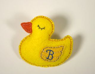 Felt Duck Ornament, Felt Duck Pattern Templates, Felt Duck Pattern, Felt Duck, Duck Race, Animal Felt, Baby Mobil, Felt Animal Patterns, Hand Sewing Projects