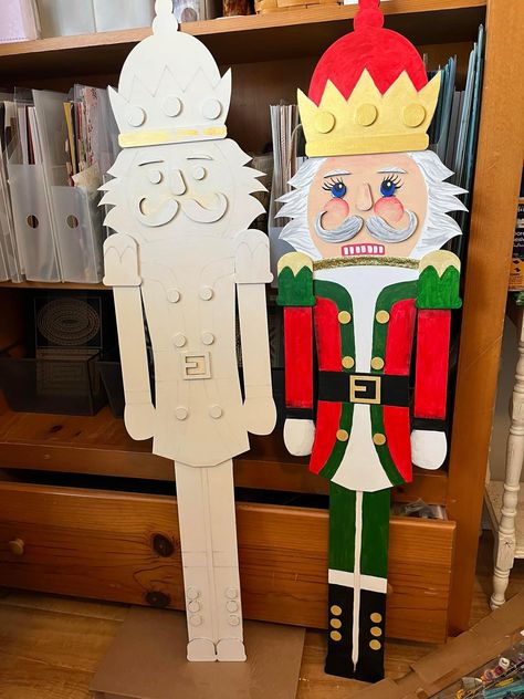 Nutcracker Figures, Lights For Christmas, Nutcracker Christmas Decorations, Santa's Workshop, Xmas Deco, Easy Christmas Decorations, Christmas Shows, Office Christmas Decorations, Christmas Classroom