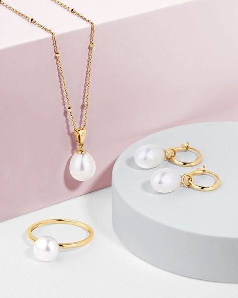 Fine Jewelry Photography, Jewellery Photography Inspiration, Michael Hill, Jewelry Product Shots, Jewelry Rendering, Jewelry Store Design, Creative Jewelry Photography, Pearl Jewelry Gift, Jewelry Photography Styling