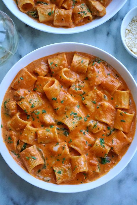 Difficulty Level: EasyTotal Time: 30 minutesServing Size: 2-4 servingsIngredients: • 1/2 lb. rigatoni or other short pasta • 1/2 lb. chicken breast tenders • 4 tbsp. extra virgin olive oil • 1/2 shallot, finely chopped • 4 garlic cloves, minced • 6 oz. tomato paste • 1/2 tsp. salt • 1/4 cup vodka • 1 cup heavy cream • 1/4 cup Parmigiano Reggiano, finely grated • 3 oz. fresh baby spinach • 1/2 cup whole milk mozzarella, shredded • 1 tbsp. Italian parsley, finely chopped • Salt and pepper to ta Fall Dinner Aesthetic, Pasta And Sauce, Thinking Cap, Think Food, Rigatoni, Food Obsession, Interesting Food Recipes, Pretty Food, Mad Men