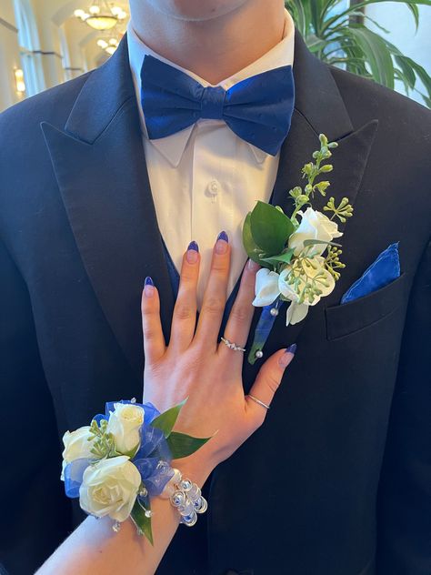 Prom Corsage Blue, Formal Corsage, Prom Flowers Bouquet, Prom Flowers Corsage, Blue Corsage, Homecoming Flowers, Prom Bouquet, Prom Corsage And Boutonniere, Homecoming Corsage