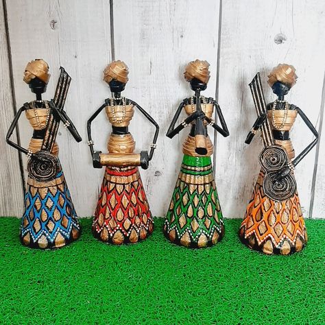 Made up of Upcycled newspapers with Acrylic colors and decoratives! 👉 Artisian Radhika JA - The Leading Newspaper doll maker in India has crafted over 2000+ Dolls! #Tamilnadu #homedecor #homedecoration #friendshipgoals #Art #birthdaygifts #weddinggifts #musiciandolls #goludolls #musicians #girlmusician #officedecor #tabledecor #collection #wedddingcouple #hobbyideașindia #keepCreating #africandolls African Dolls Handmade, Newspaper Craft, Newspaper Crafts Diy, Diy Dolls, African Dolls, Garden Crafts Diy, Newspaper Crafts, Doll Maker, Garden Crafts