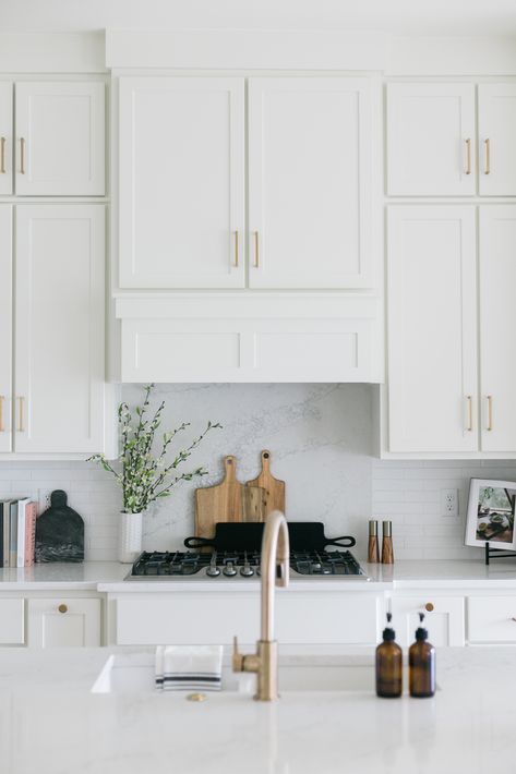 Decorating Behind Stovetop, Backsplash Ideas Behind Cooktop, Quartz Backsplash Behind Stove Only, Kitchens With Cook Tops, Quartz Behind Range, Behind Cooktop Decor, Counter Top As Backsplash Ideas, Quartz Behind Stove, Slab Backsplash Behind Stove