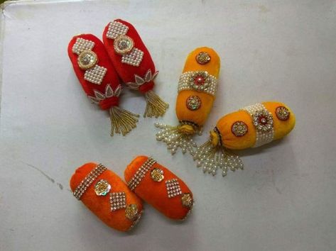 Diy Hair Diffuser, Color Wheel Design, Kalash Decoration, Handmade Decorative Items, Janmashtami Decoration, Ganapati Decoration, Bal Gopal, Laddu Gopal Dresses, Pillows Decorative Diy