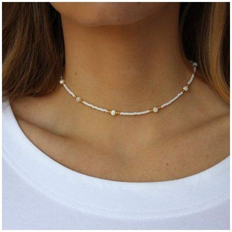 White Choker Necklace, White Choker, Diy Collier, Beaded Jewelry Necklaces, Diy Jewelry Necklace, Beaded Necklace Diy, Gemstone Necklaces, White Necklace, A Necklace