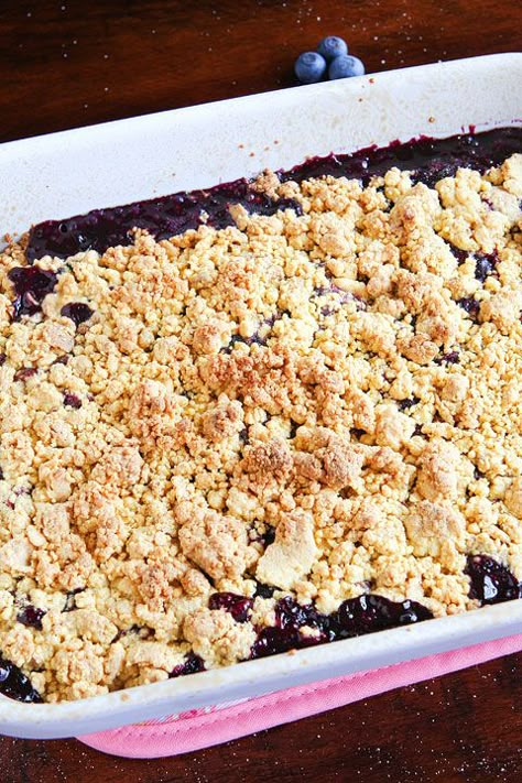 Mulberry Recipes, Blueberry Cobbler Recipes, Blueberry Dump Cakes, Cake Delicious, Blueberry Cobbler, Easy Blueberry, Blueberry Recipes, Dump Cake, Cobbler Recipes