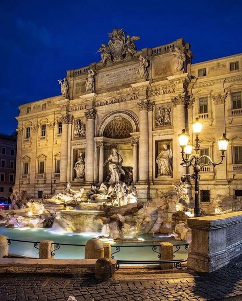 The Trevi Fountain, Rome City, Trevi Fountain, City Break, Positano, Rome Italy, Pretty Places, Barcelona Cathedral, Rome