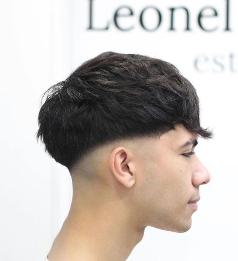 Stylish V-Shaped Haircuts for the Modern Man Aesthetic Haircuts For Boys, Low Fade En V, U Shaped Haircut, U Haircut, Tutorial Haircut, Men Short Hair Fade, V Shaped Haircut, Boys Fade Haircut, Taper Fade Short Hair