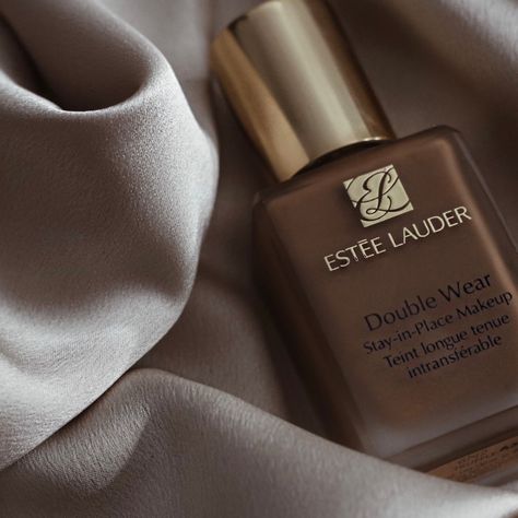 Estee Lauder Aesthetic, Foundation Aesthetic, Estee Lauder Foundation, Estee Lauder Double Wear Foundation, Apply Foundation, Long Lasting Foundation, Stunning Hairstyles, Planner Gift, Estee Lauder Double Wear