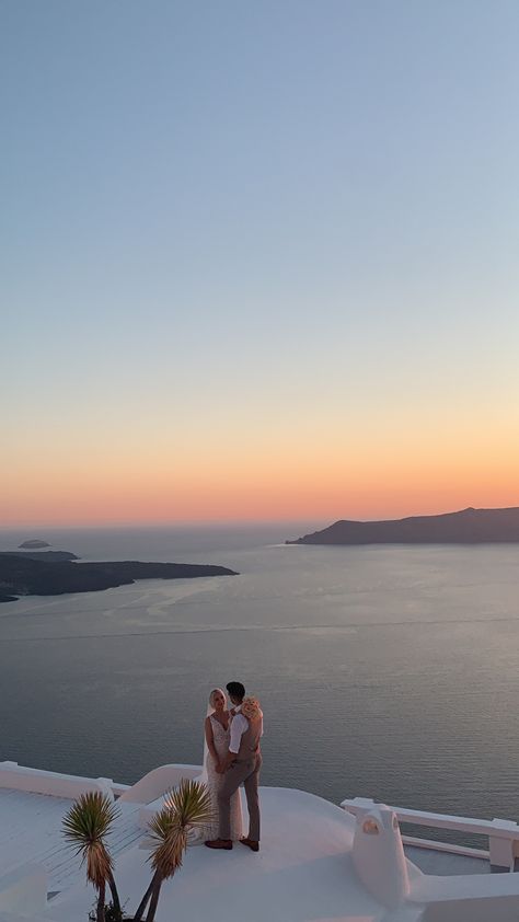 Lowkey Beach Wedding, Wedding In Santorini Greece, Wedding Greece Aesthetic, Engagement In Greece, Honey Moon Greece, Proposal Ideas Greece, Wedding Ideas Greece, Getting Married In Greece, Wedding In Santorini