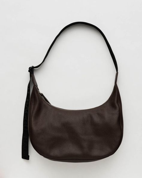 Baggu Medium Crescent Bag, Baggu Crescent Bag Aesthetic, Baggu Crescent Bag Outfit, Baggu Crescent Bag, Baggu Crescent, Baggu Leather, Purse Aesthetic, Black Company, Baggu Bags