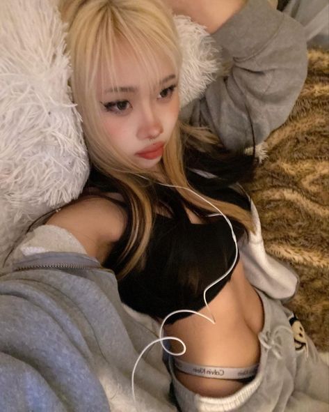 Blonde Asian, Gyaru Makeup, Anime Japanese, Korean Culture, Diy Vetement, March 2024, Foto Ideas Instagram, Cute Poses, Cute Selfie Ideas