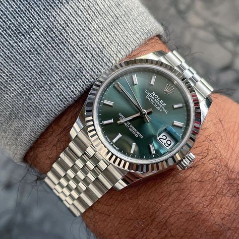 Rolex Green Dial, Rolex Green, Rolex Datejust Men, Mens Aesthetic, Trendy Watches, Tissot Watches, Rolex Date, Rolex Watches For Men, New Rolex