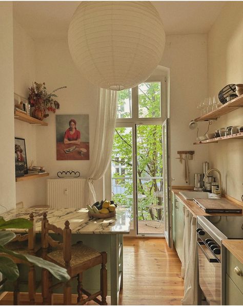 Berlin Kitchen, France Kitchen, Artistic Kitchen, Berlin Apartment, Secret Space, Interiors Dream, Kitchen Stories, Dream Apartment, Kitchen Inspo