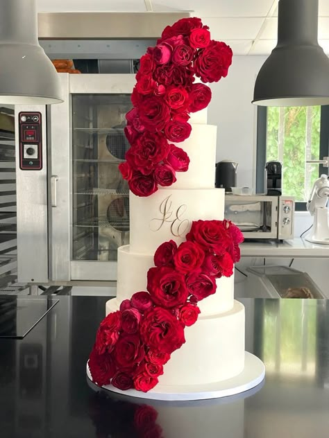 White tier wedding cake with red roses Red Flower Wedding Cake, Red Roses Theme Wedding, Black White Red Wedding Cake, Red Roses Wedding Cake, Wedding Cake With Red Flowers, White And Red Wedding Cake, Red Beach Wedding, Red Engagement Party, Red Wedding Ceremony