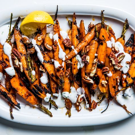 Bbq Carrots, Fall Grilling, Thanksgiving Vegetables, Grilled Carrots, Grilling Recipes Sides, Vegetarian Bbq, Bbq Ideas, Root Veggies, Foil Packets