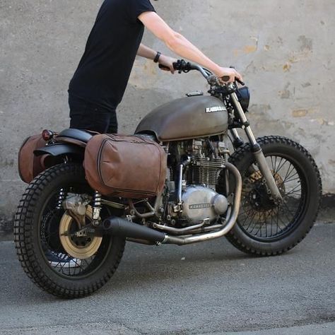 Motorcycle Bags, Custom Scrambler, Brat Bike, Moto Scrambler, Tracker Motorcycle, Street Scrambler, Мотоциклы Cafe Racers, Motorcycle Saddlebags, Biker Babe