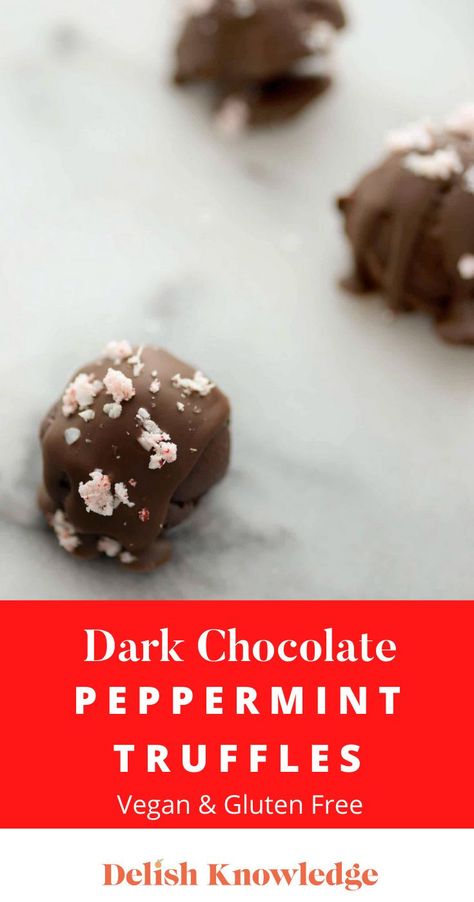 Dark chocolate truffles covered in more dark chocolate and sprinkled with crushed candy canes. If Christmas had a taste, these might be it. Peppermint Chocolate Truffles, Chocolate Peppermint Truffles, Vegan Peppermint Truffles, Dark Chocolate Raspberry Truffles, Peppermint Truffles, Vegan Dessert Bars, Vegan Pies Recipes, Healthy Dessert Recipes Easy, Dark Chocolate Truffles