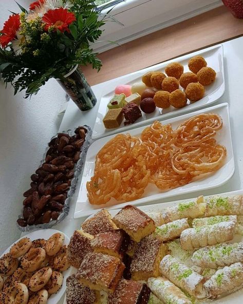 Afghani Breakfast, Afghan Desserts, Afghan Breakfast, Afghan Sweets, Afghan Aesthetic, Tea Presentation, Eid Breakfast, Afghani Food, Afghanistan Food