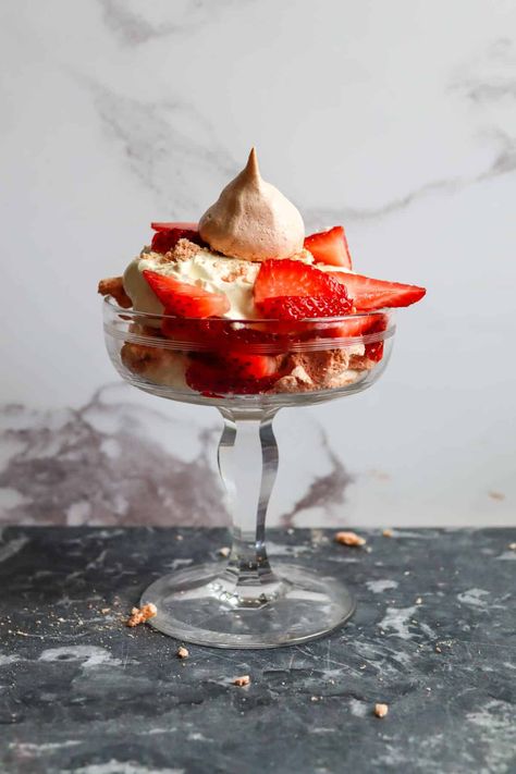 Traditional Eton Mess is a classic British summer dessert made from meringue, whipped cream and fresh strawberries. It is so easy to make and works well as a dinner party dessert or for a picnic. Light Summer Desserts Easy, Eton Mess Recipe, Semifreddo Recipe, Dinner Party Desserts, Eton Mess, Dinner Party Summer, Sour Cocktail, Easy Summer Desserts, Elegant Desserts